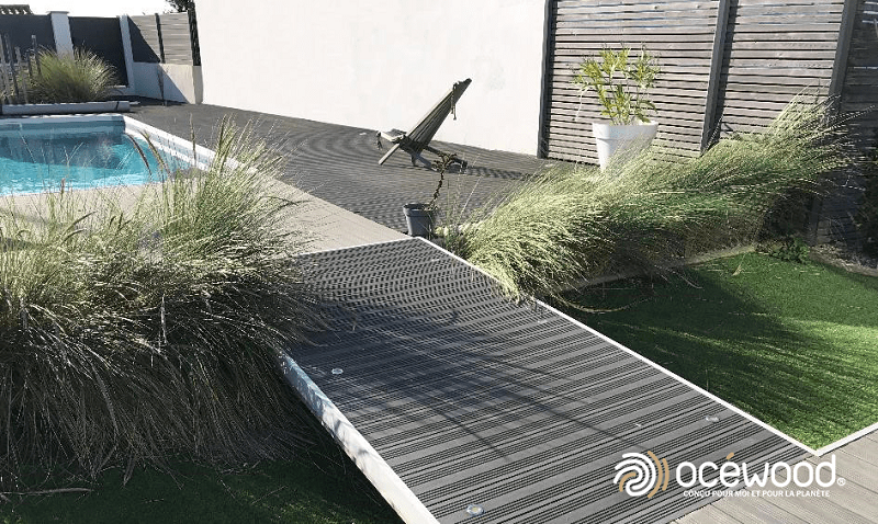 Terrasse de piscine gris foncé - lames composite ocewood