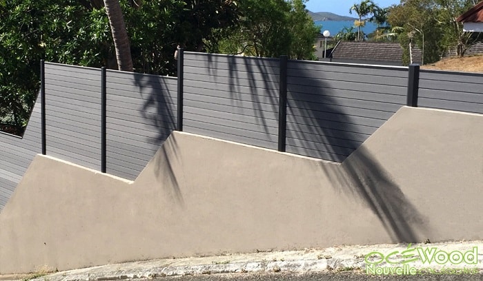 panneaux de clôtures composites en pente
