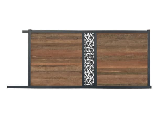portail composite coulissant effet bois exotique ipé. lame décorative motifs géométriques. cadre gris foncé.