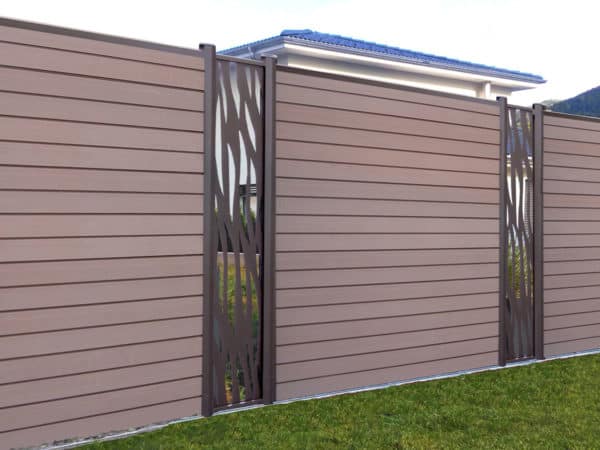 clôture composite marron foncé arabica. lames décoratives verticales aluminium odyssée. poteaux brun.