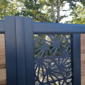 portail composite battant effet bois exotique teck Océwood. lame décorative aluminium motifs géométriques Grafisk. cadre gris foncé 7016.