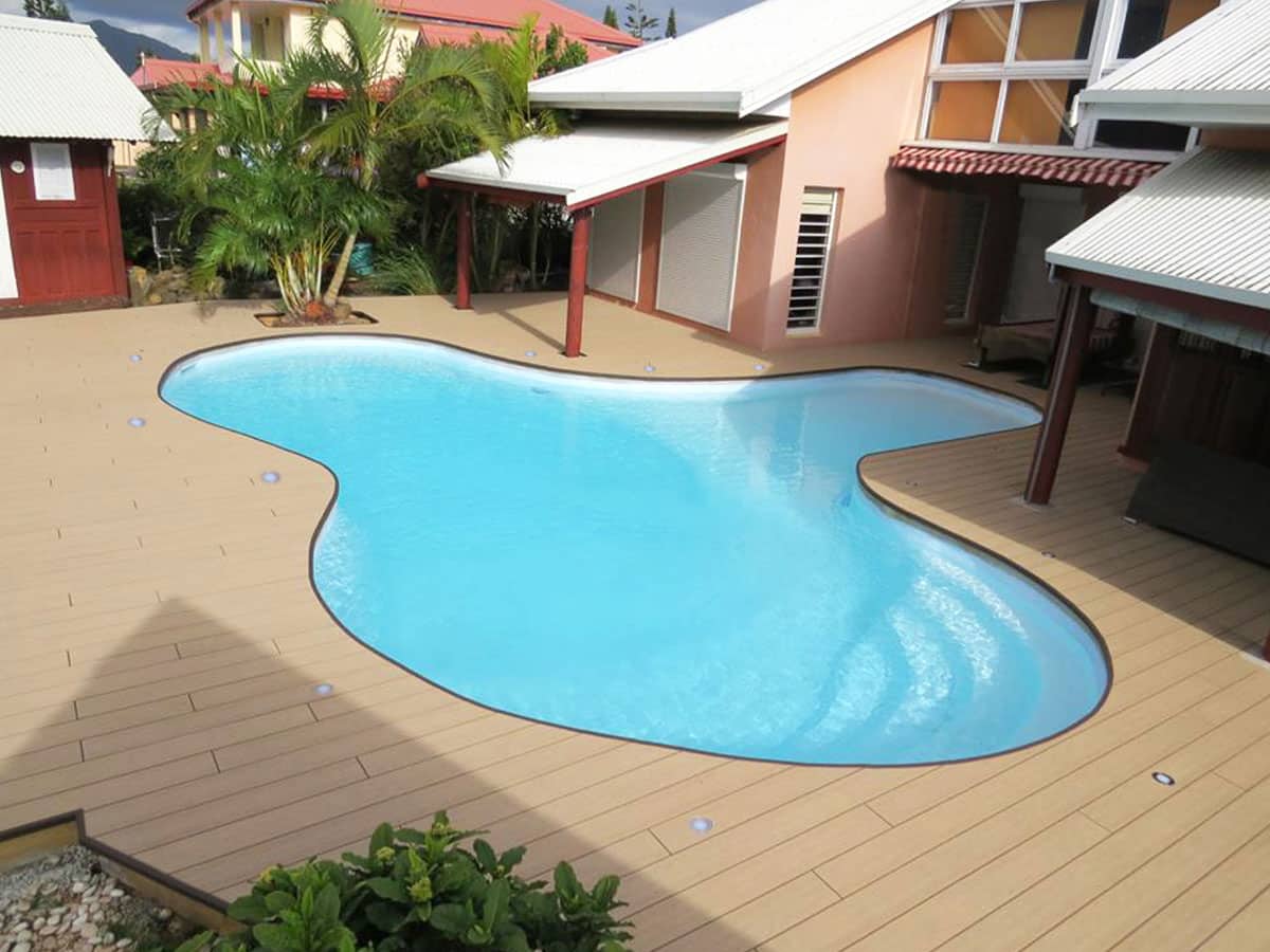 Terrasse naturelle plage piscine moka ronde